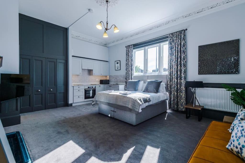 Supersized Studio In Честер Экстерьер фото