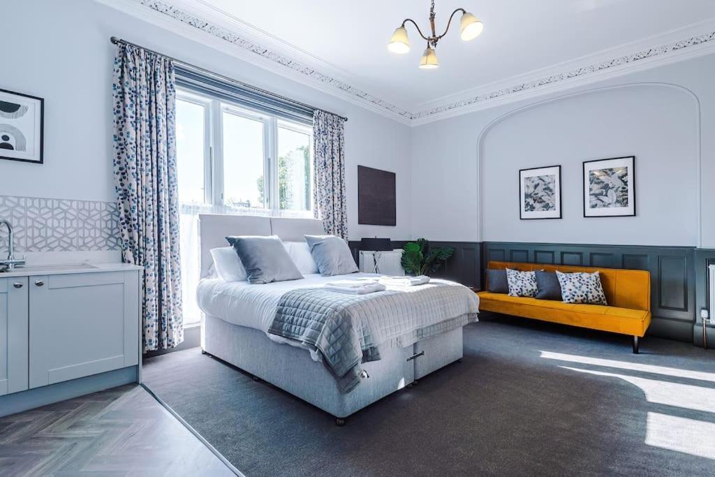 Supersized Studio In Честер Экстерьер фото